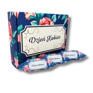 Krówki w kartoniku w róże na Dzień Kobiet 200 g 